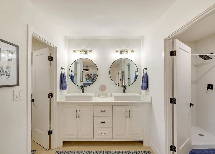 Holiday home 2 Mi To Old Town! Dog-friendly W/ Pool