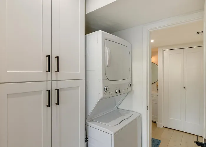 2 Mi To Old Town! Dog-friendly W/ Pool *