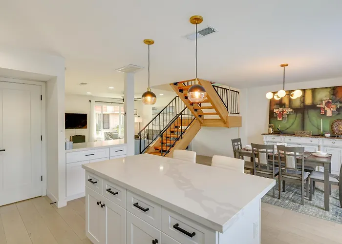 2 Mi To Old Town! Dog-friendly W/ Pool Holiday home Scottsdale