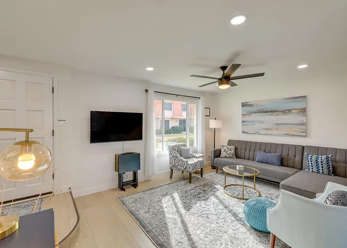 2 Mi To Old Town! Dog-friendly W/ Pool Holiday home